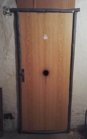 Krytí obvodu dveří mirelonem na potrubí Krytí obvodu dveří mirelonem na potrubí