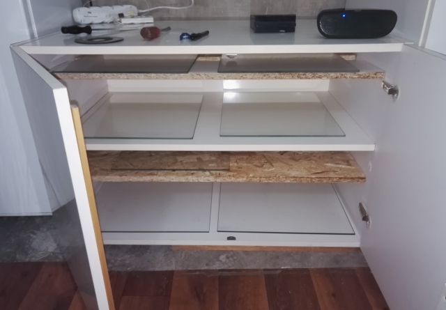 Skříň na napínání fotek Skříň na napínání fotek