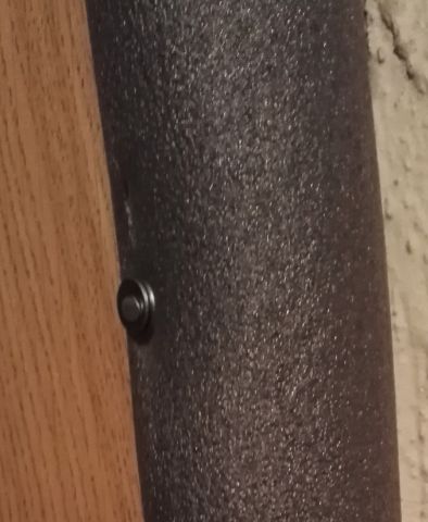 Krytí obvodu dveří mirelonem na potrubí Krytí obvodu dveří mirelonem na potrubí